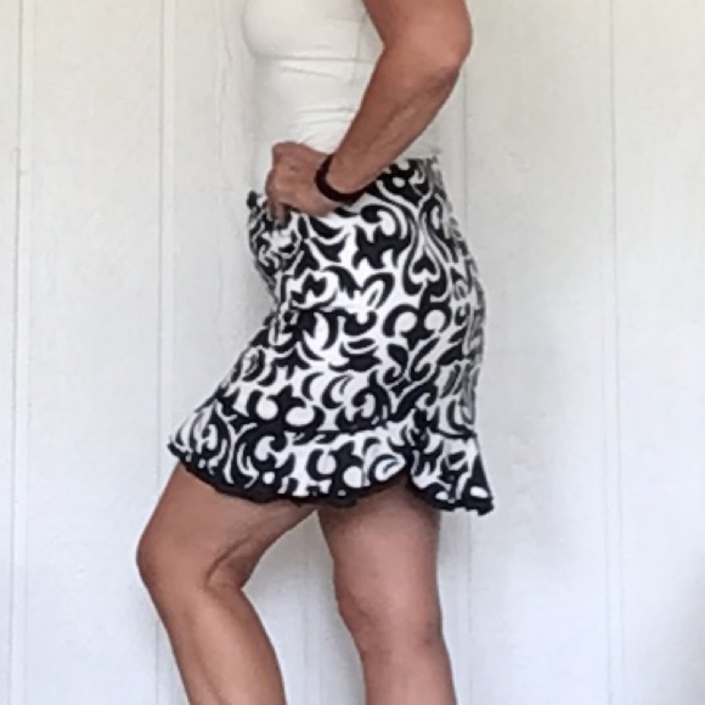 WHITE HOUSE BLACK MARKET RUFFLE HEM PATTERNED SKIRT SIZE 4 - Picture 3 of 11